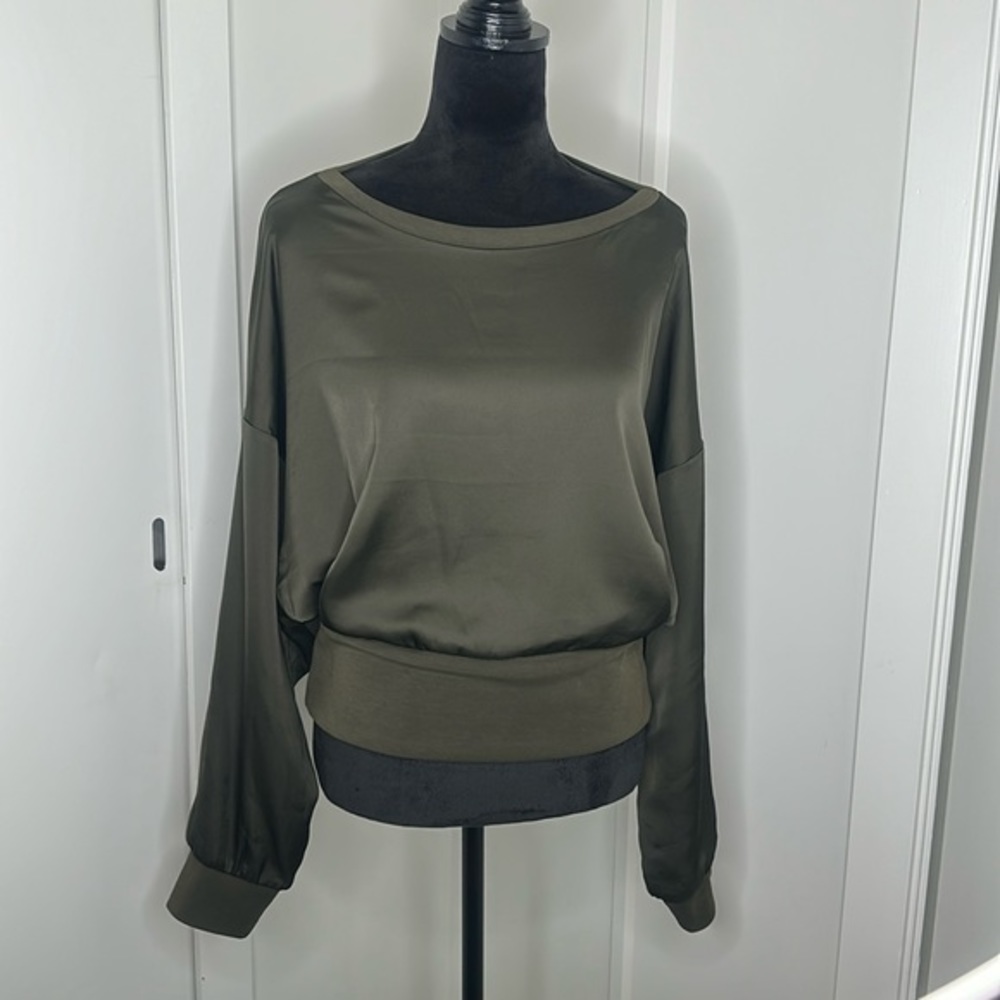 Express NWOT silky sueded scuba satin dolman sleeve sweatshirt size M
